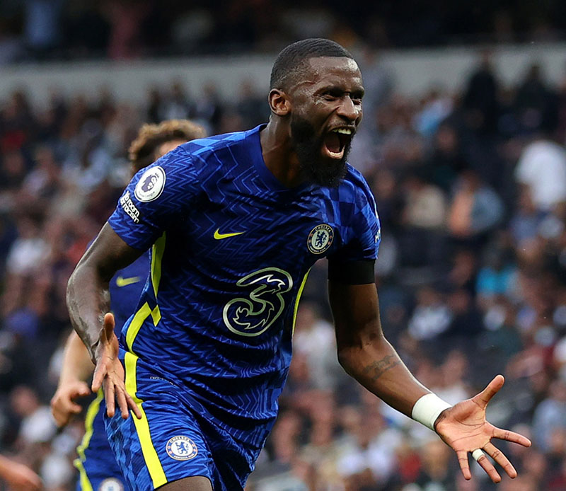 Bek Chelsea, Antonio Rudiger, masuk dalam rencana operasi transfer Barcelona.